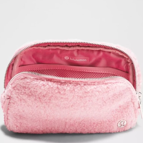 New lululemon Everywhere Belt Bag 1L Fleece with tags pink & shopping bag⭐️⭐️⭐️ - Picture 7 of 17